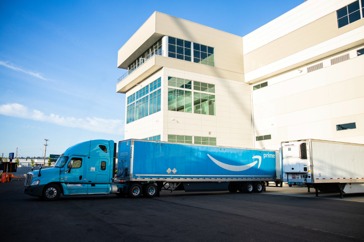 How Has Amazon Survived The Shipping Disaster Where Usps Fedex And Ups Have Failed