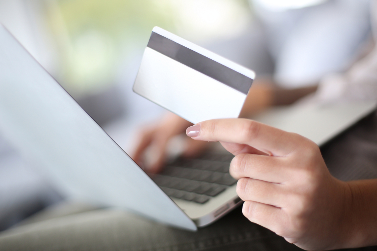 Buyer making decision considering returns policy