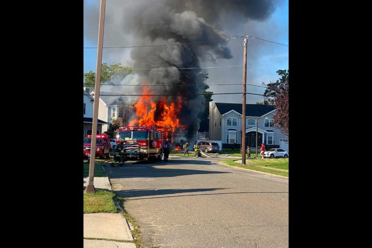 Amazon Delivery Driver Saves Family From Burning Home
